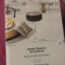 4 brand new wine glasses
