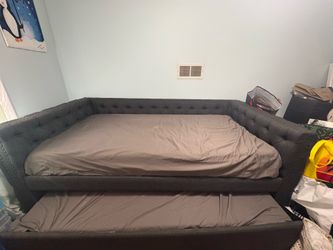 Trundle bed with mattress