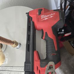 Engrapadora de Cables Milwaukee M12