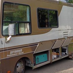 1998 Safari Trek Motorhome 
