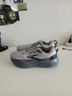 First come first pick up!!!
Brooks Beast GTS 26 New size 13.
Only 50 dollars (on sale at Footlocker for 175 dollars).
Incredible deal!!!