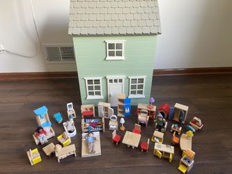 Pottery Barn Kids Westport Dollhouse with Furniture