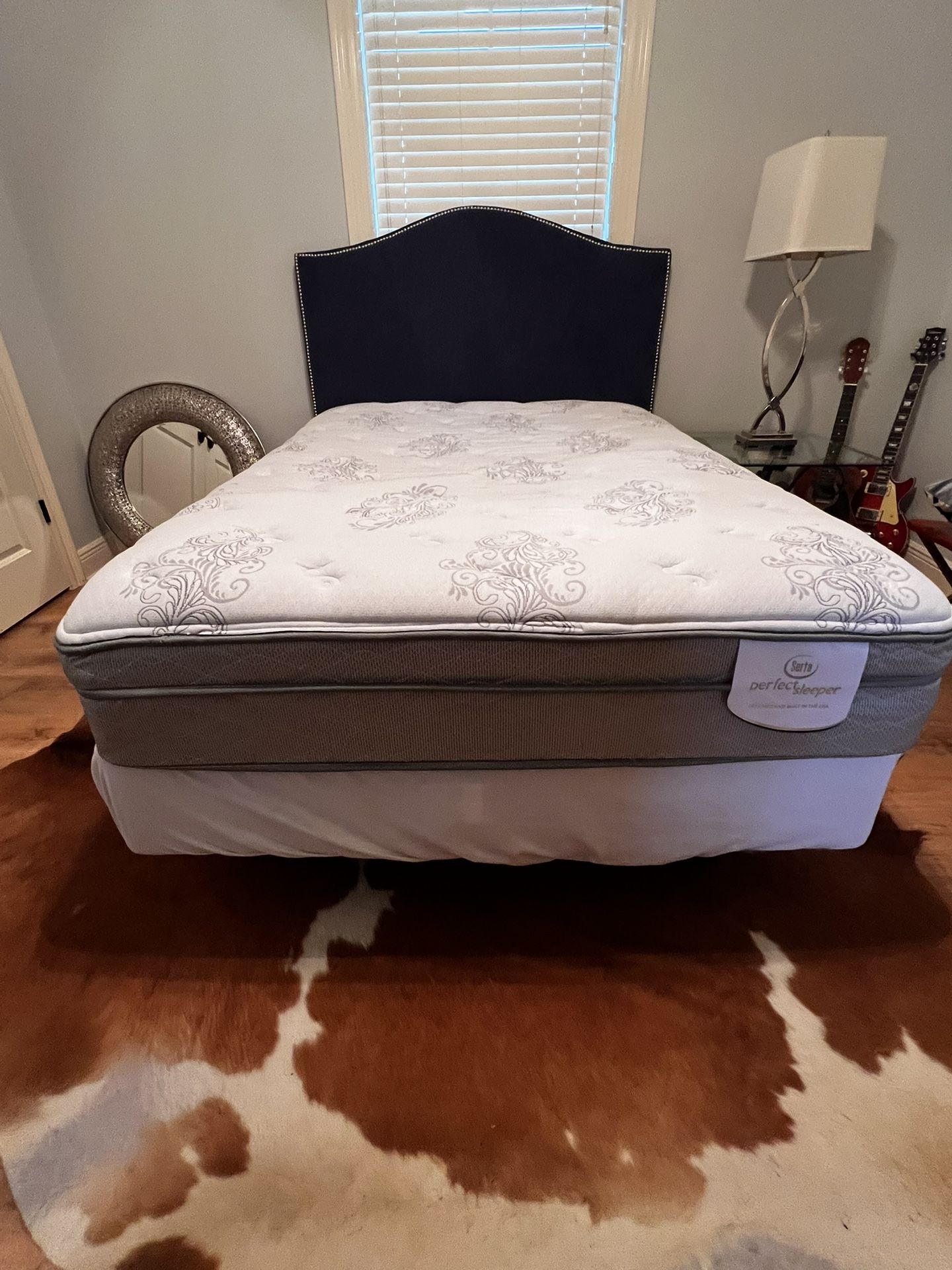 Elegant Full Bedroom Set β Bed, Mattress, Dresser, Mirror, Lamp & Nightstand