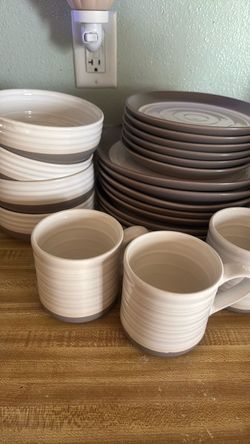 Ceramic Dinnerware Set with Mugs and Bowls