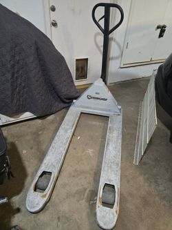 Strongway 5500 lb Pallet Jack