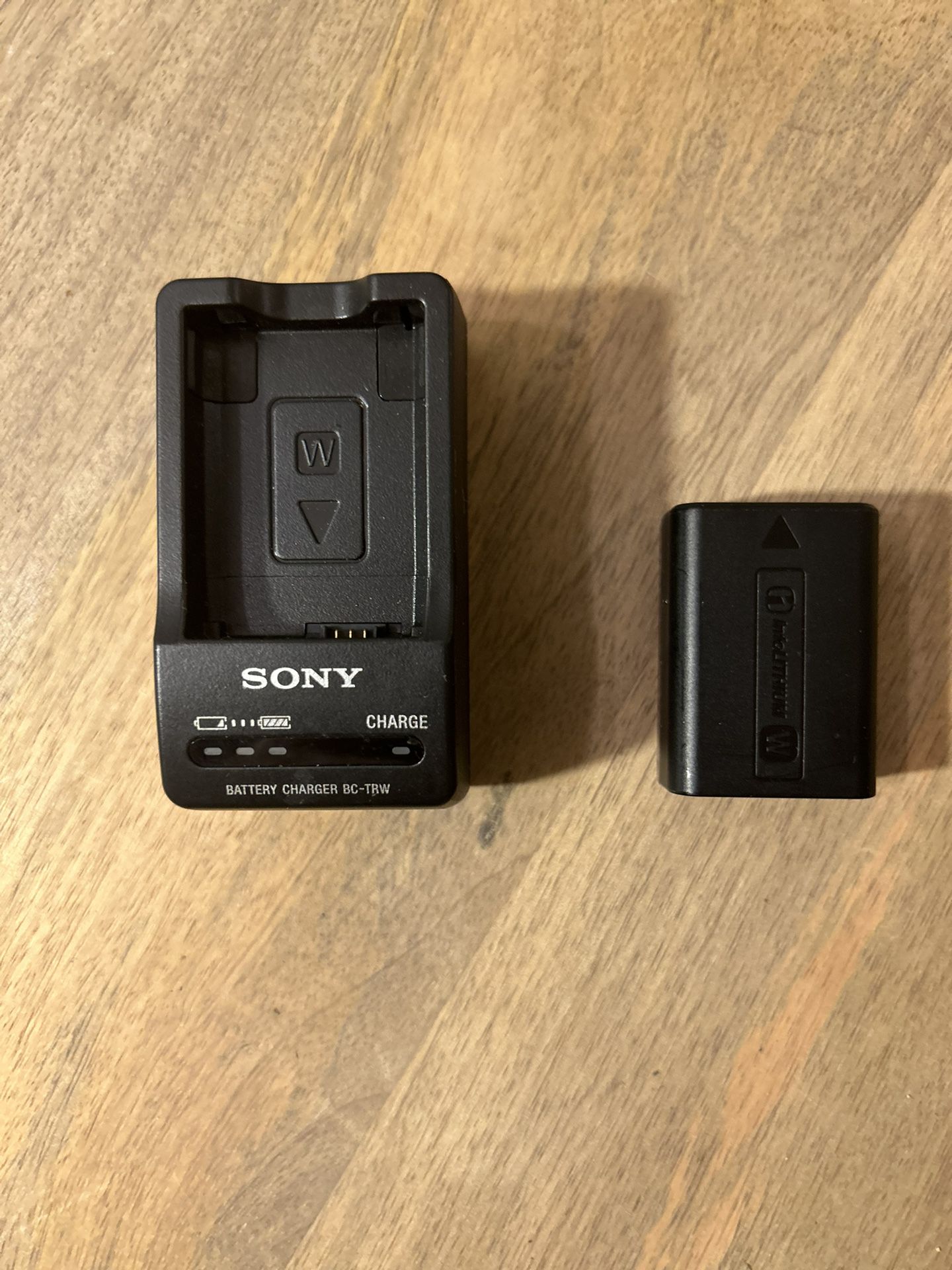 Sony NP-FW50 Battery & Sony BC-TRW Charger 