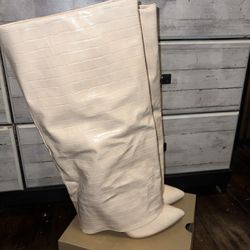 Shein Beige 9.5 Folder Over Heel  Boots