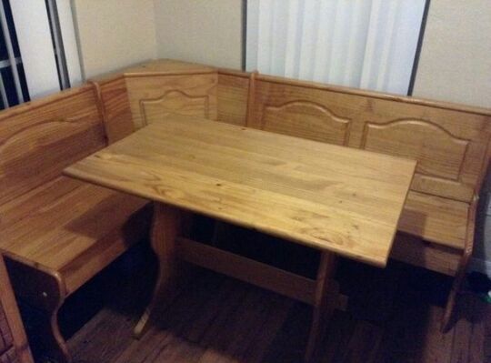 Corner nook/dining table