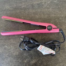 Hair straightener with thermal carrying cover. Bella Beauty.