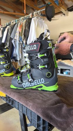 $300 DALBELLO SKI BOOTS Size 27.5 