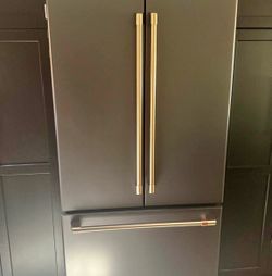 Cafe refrigerator handles