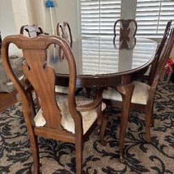 Dining Room table With Six Chairs. $350 Obo Pickup Only.