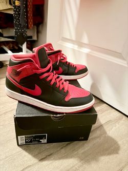 New- Air Jordan 1 Mid 'Alternate Bred