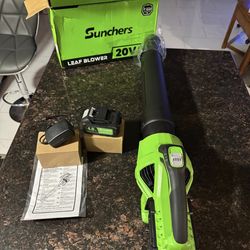 Leaf Blower 20v 4.0 AH New Asking $78 It Comes With 2 Batteries And Charger
