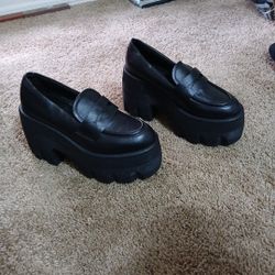 Rouge Shoes Size 7 Good Condition 