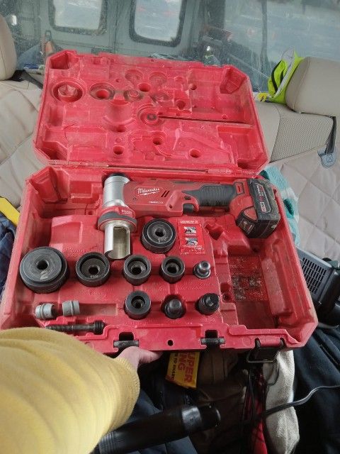 Milwaukee M18 Force Logic Ton Knockout Tool SeT!