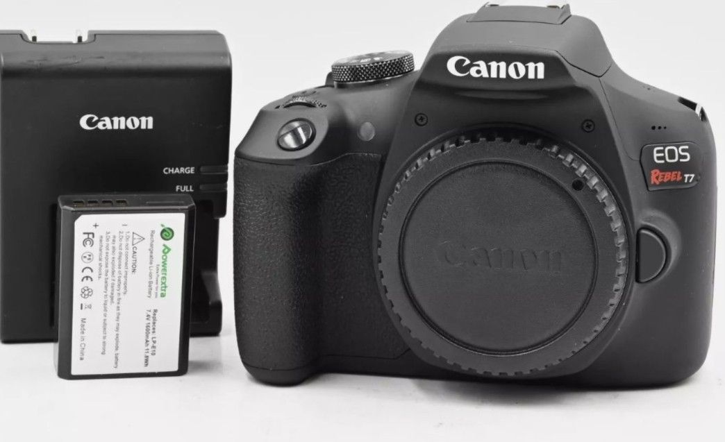 Canon EOS Rebel T7 DSLR camera body - mint condition