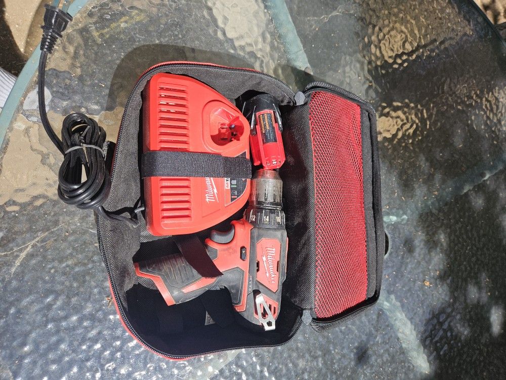 Used Milwaukee M12 3/8in Drill