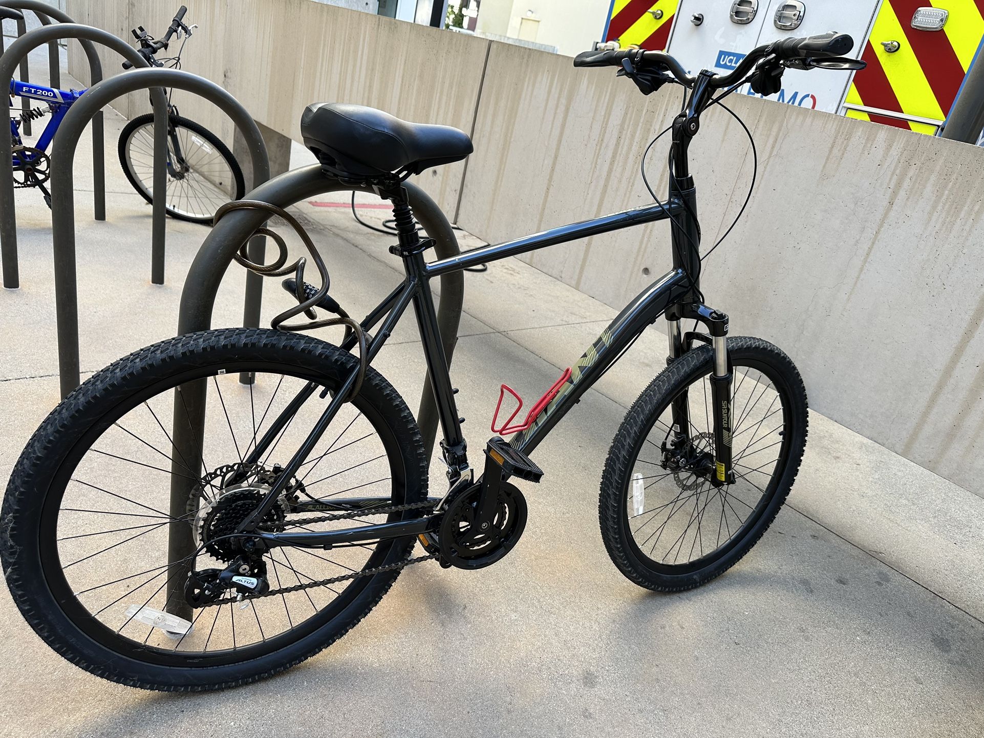 GIANT SEDONA DX XL frame retail $600 Ergonomic All Terrain Bike
