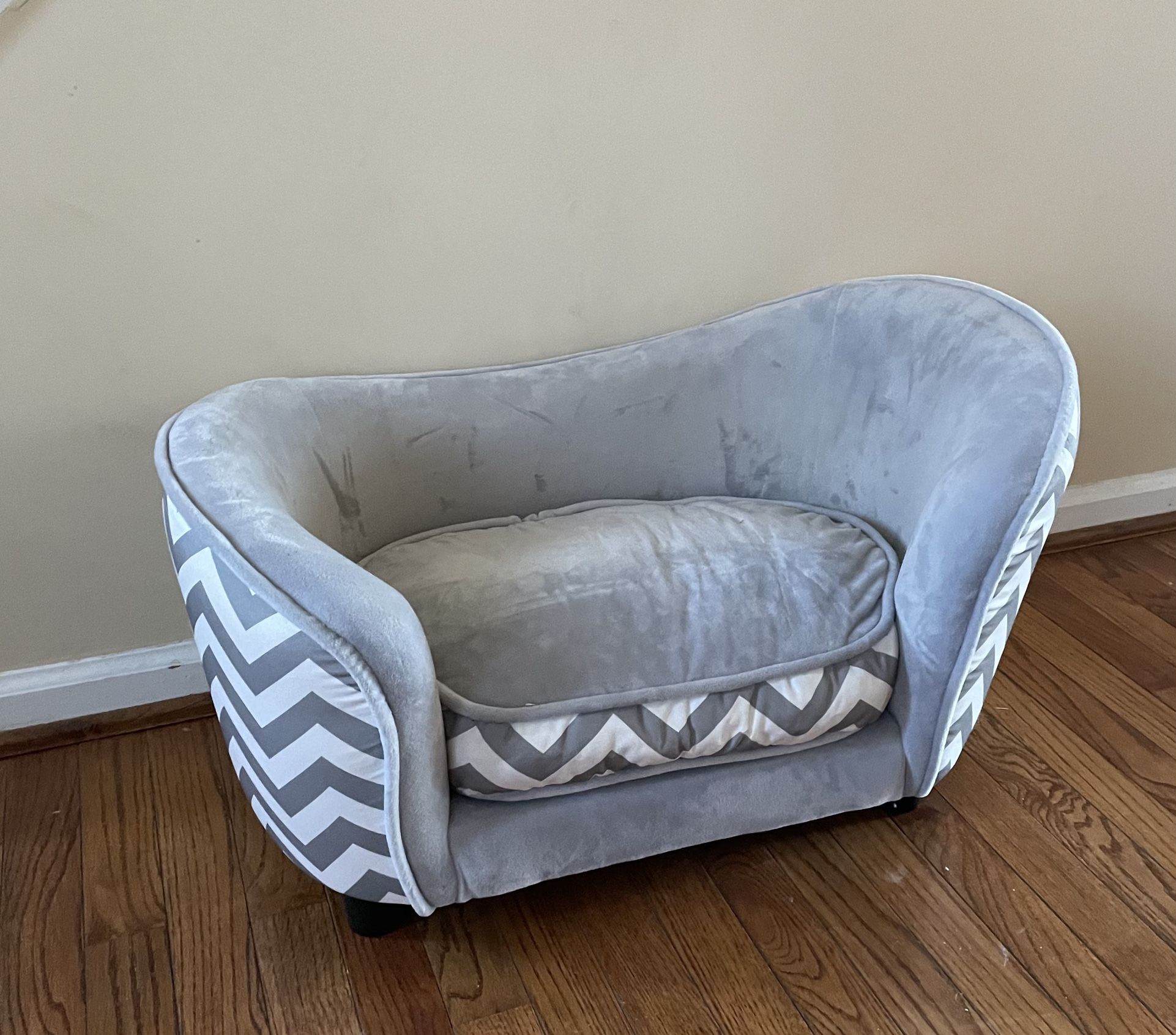 Ultra Plush Snuggle Gray Pet Sofa Bed Chevron Pattern