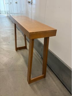 Entry way table