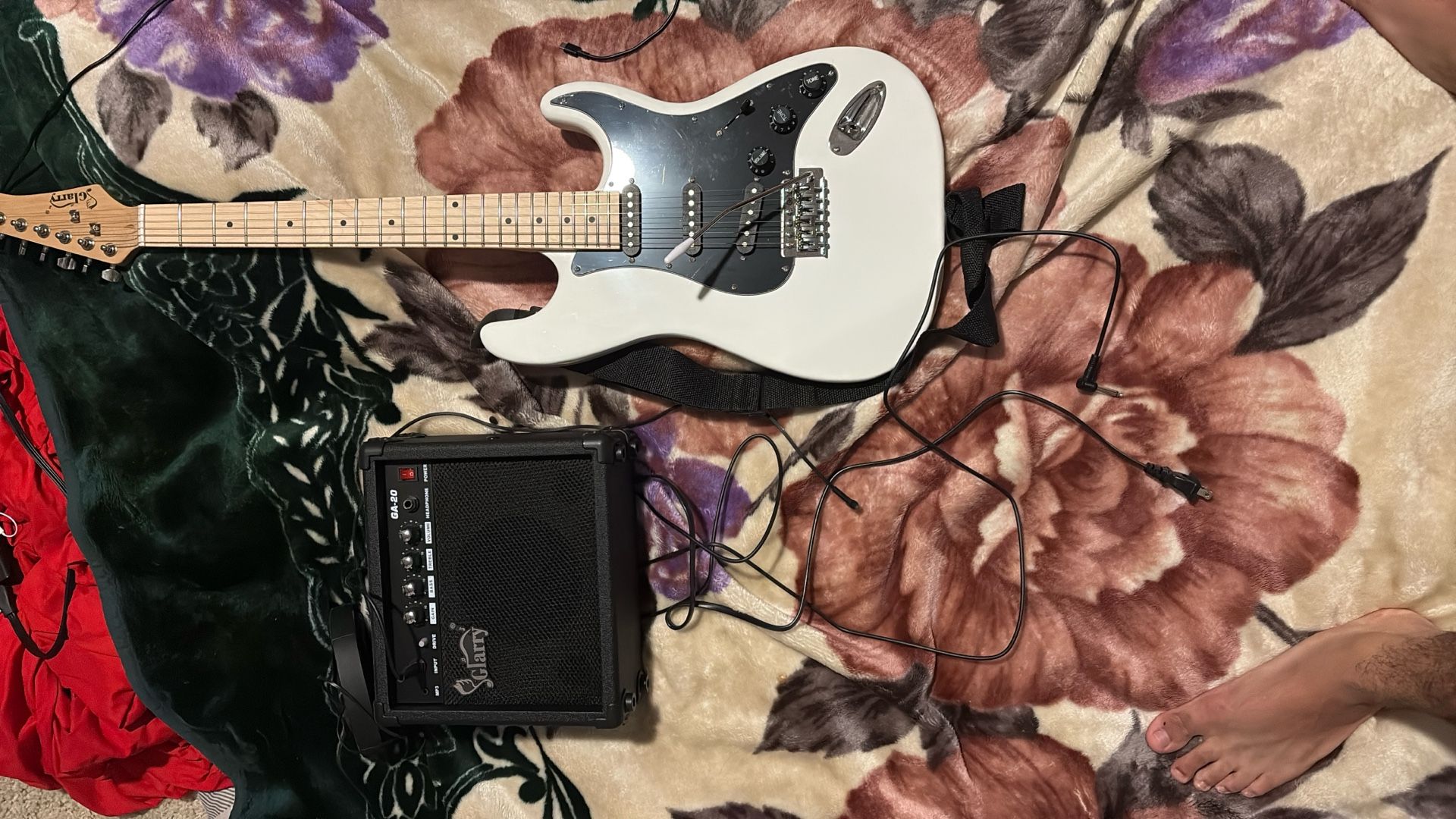 Electric Guitar (Amp Included)