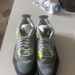 Air Jordan 4 Retro SE “Neon”