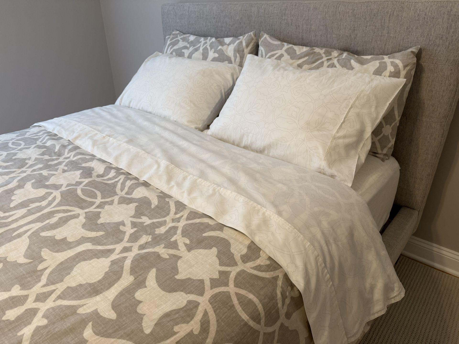 Barbara Barry Queen Bedding Set