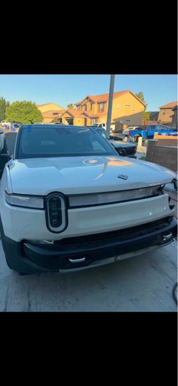 2023 Rivian r1s
