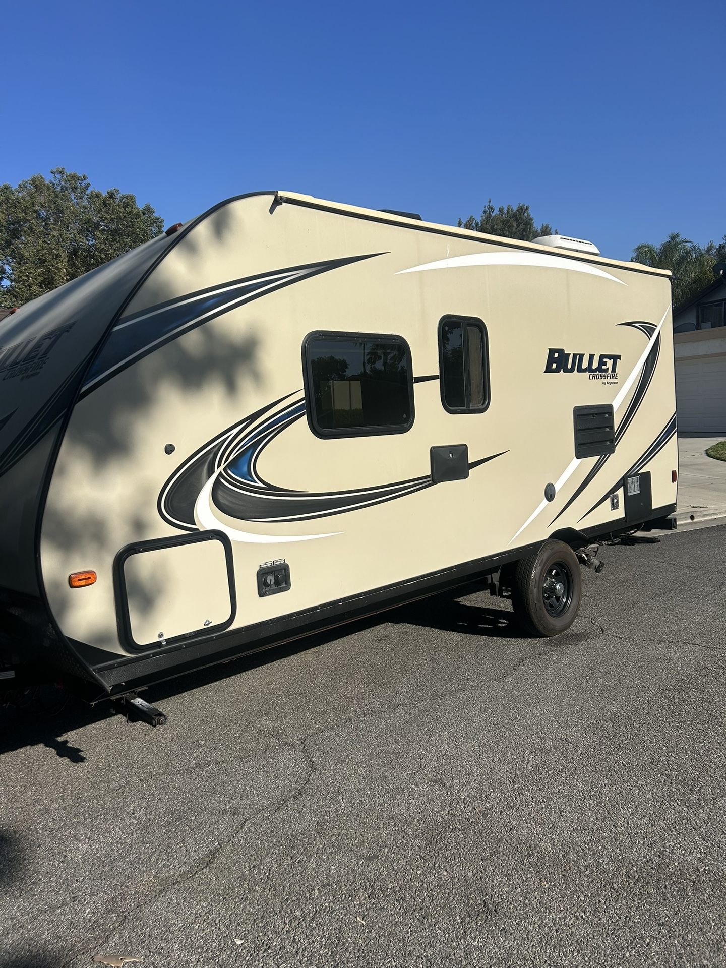 1019 Keystone Bullet Crossfire Trailer