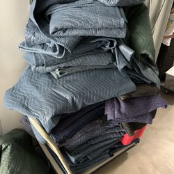 100 Moving Blankets 