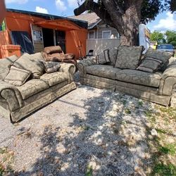 Sofa Set 3PCS In Good Condition 