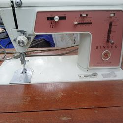 Singer Sewing Machine On Table With Pedal 