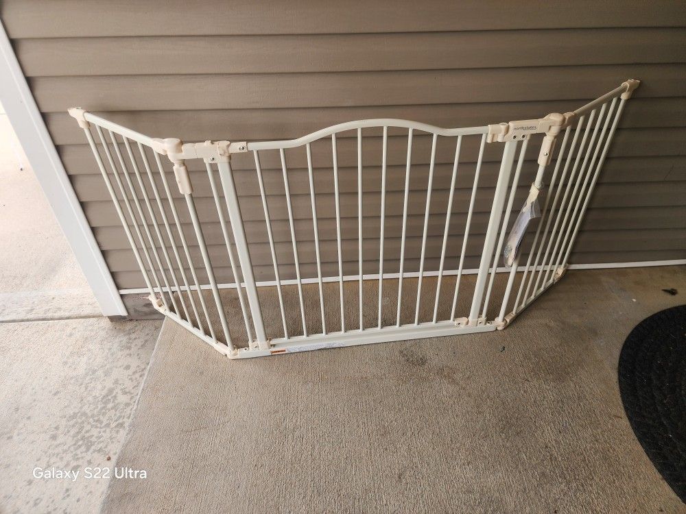 Brand New Baby PET Gate