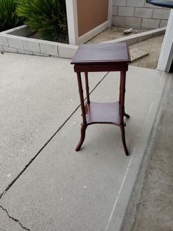 2 Vintage End Tables