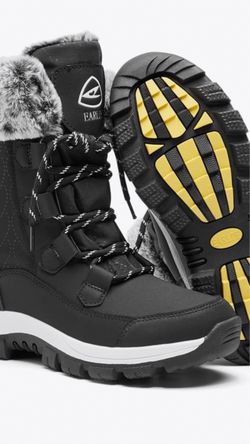WOMENS SNOW BOOTS 35 CASH ONLY AVAILABLE