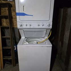 Gas Washer/ Dryer Laundry Center 