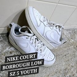 NIKE COURT BORROUGH LOW TOP LEATHER YOUTH SZ 5 KIDS 