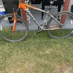 trek mountain bike 26 in