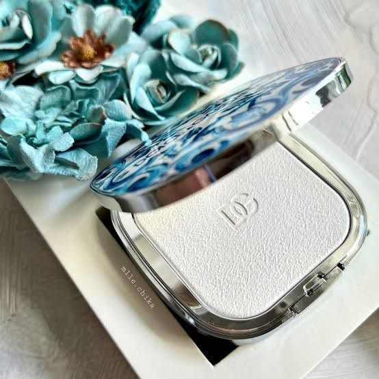 Authentic- New In Box- DOLCE & GABBANA Solar Glow Bare Skin Beautifier Universal B & GABBANA Solar Glow Bare Skin Beautifier Universal Blurring Powder
