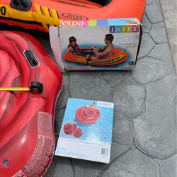 Inflatable Boat w/paddle and Red Rose Mat