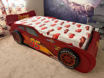 Rare Disney Pixar Lightning McQueen Twin Car Bed with Trundle – Discontinued