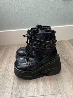 demonia platforms size 7