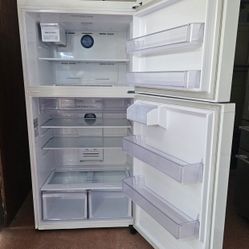 🔆☆Samsung☆🔆 White Fridge in Cooling perfectly fine.