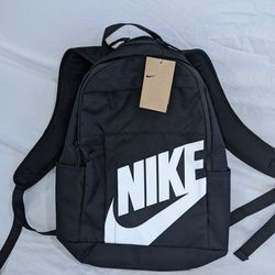 NWT Nike Sportswear Backpack Mens Black White Casual School Bag Size 21 liters