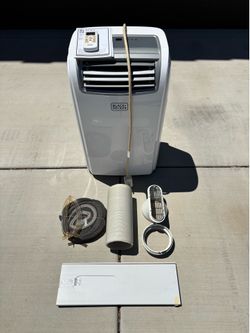 Portable air conditioner with heat pump