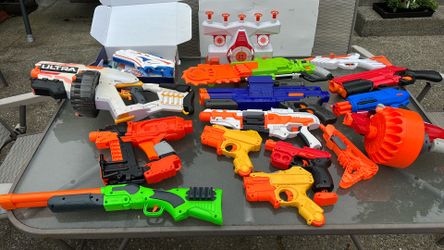 Nerf guns & equipment lot