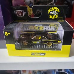 M2 Machines Racepak 1970 Dodge Charger Super Bee Hemi
