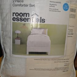 Room Essentials (Target) XL Twin Comforter Set (New)