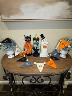 Felt Halloween Friends with Animated Candle Globe and Bunting